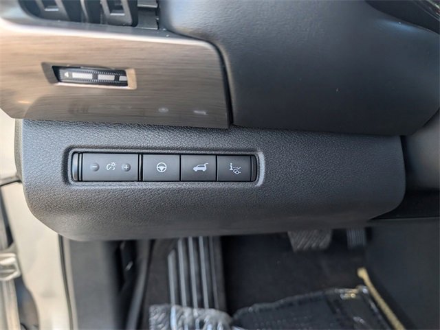 Used 2024 Nissan Pathfinder Platinum image 18