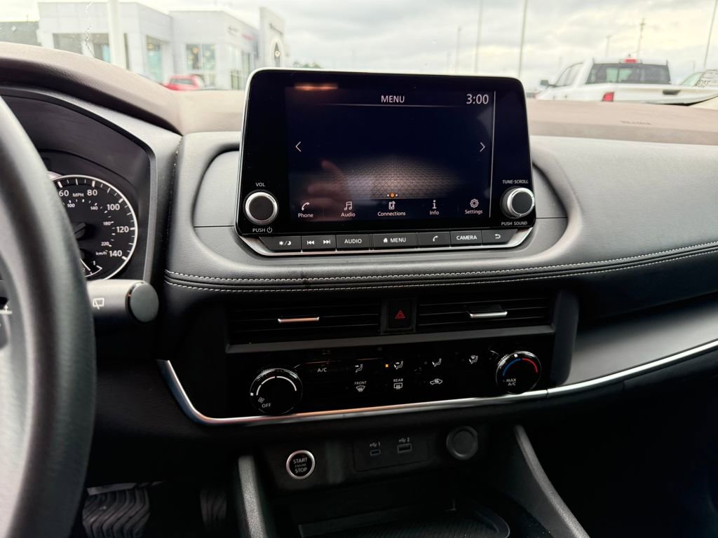 Used 2023 Nissan Rogue S image 17