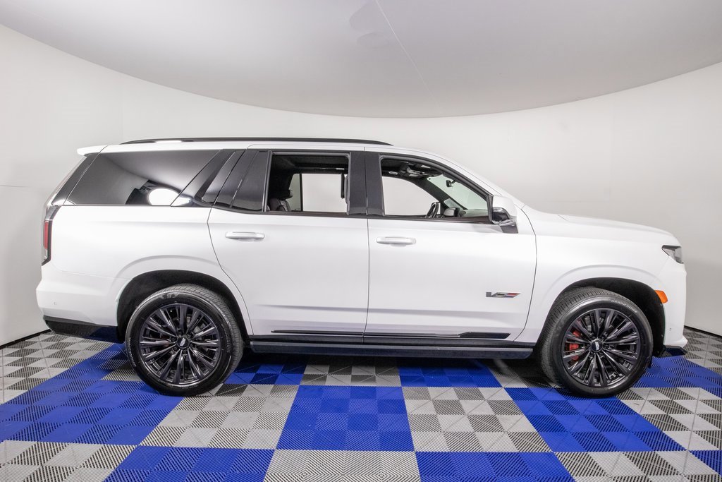 Used 2023 Cadillac Escalade V w/ LPO, ONYX Package image 4