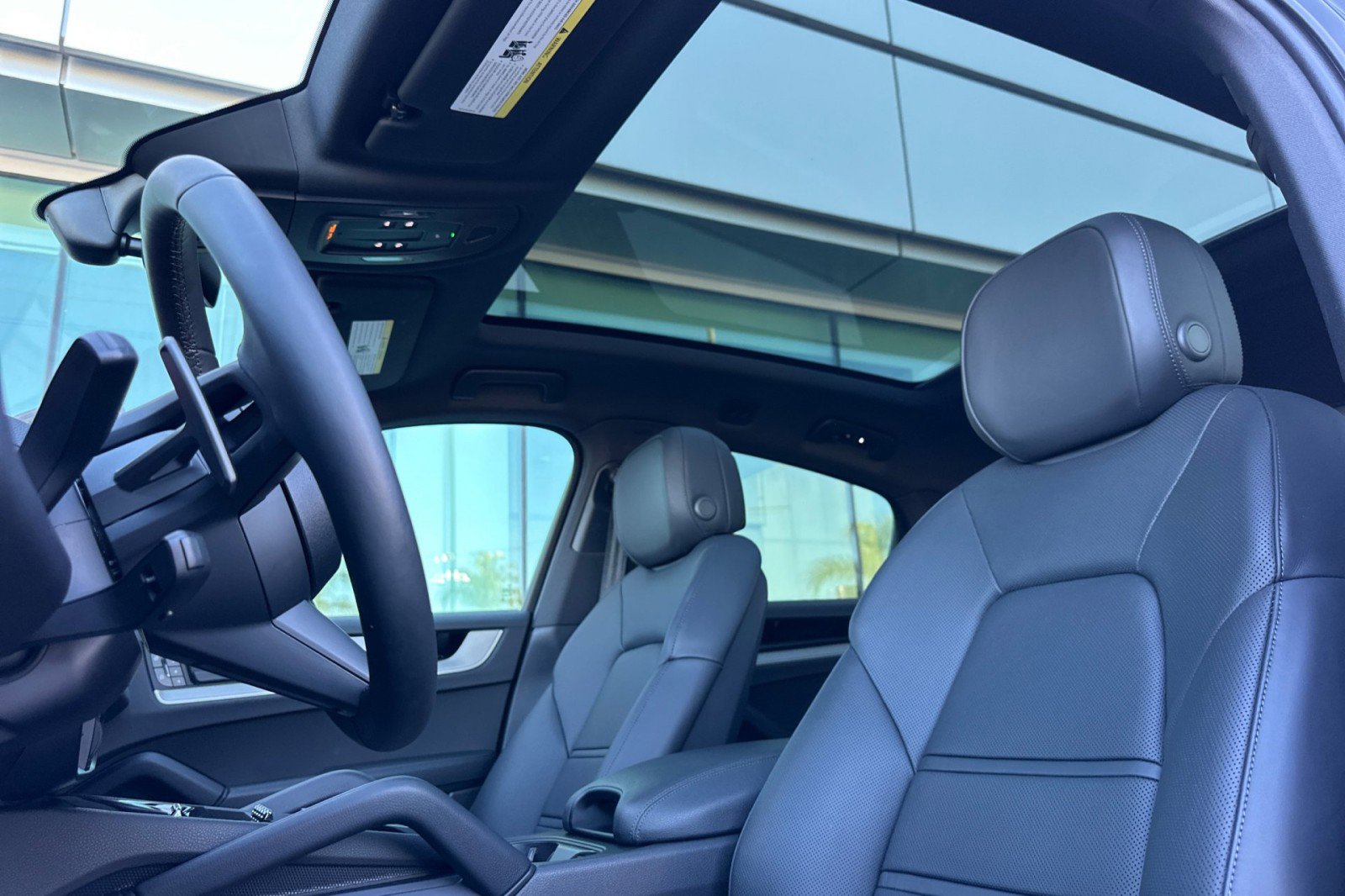 Used 2025 Porsche Cayenne Coupe image 5