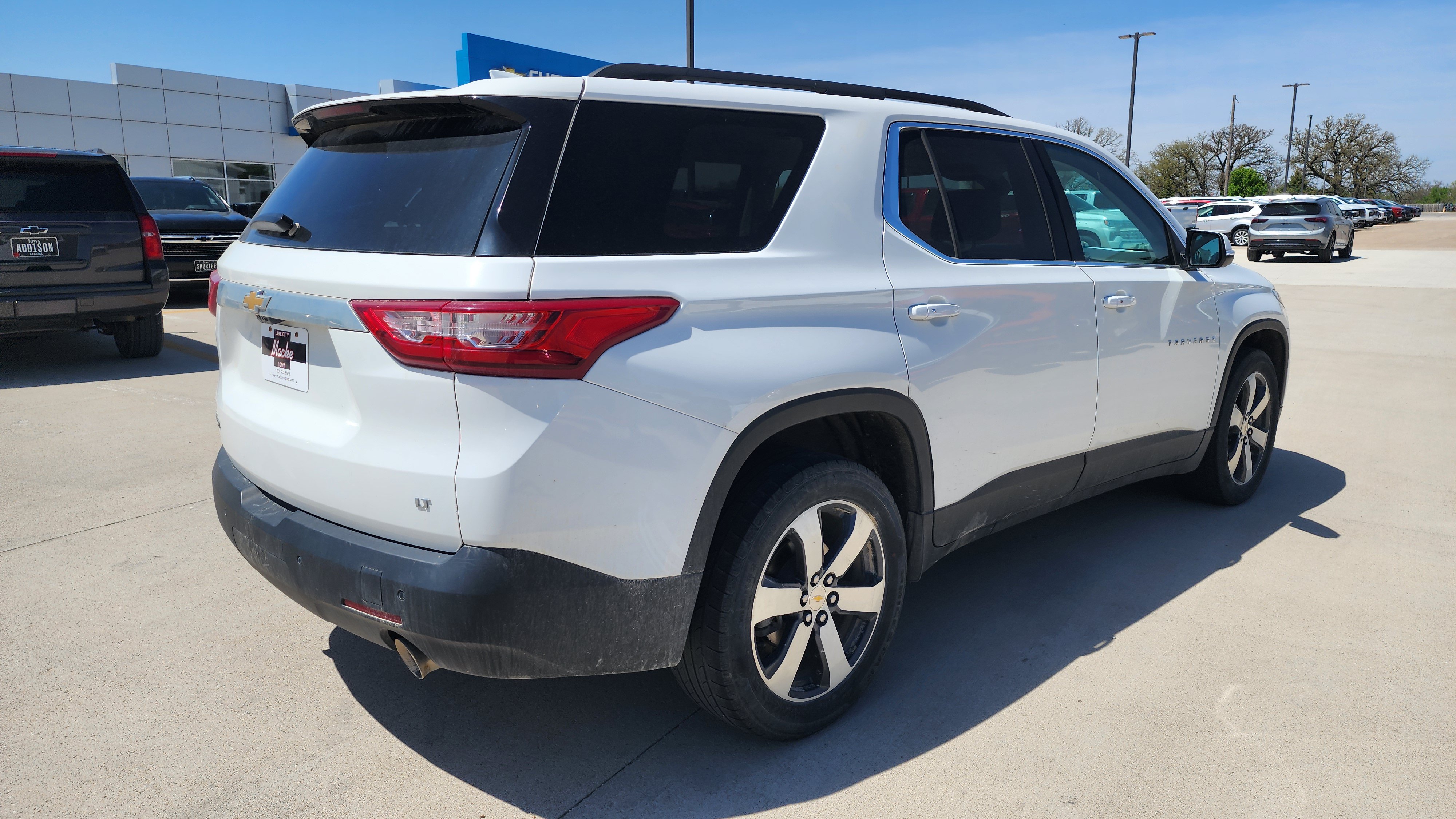 Certified 2021 Chevrolet Traverse LT w/ LT Premium Package AWD/4WD image 4