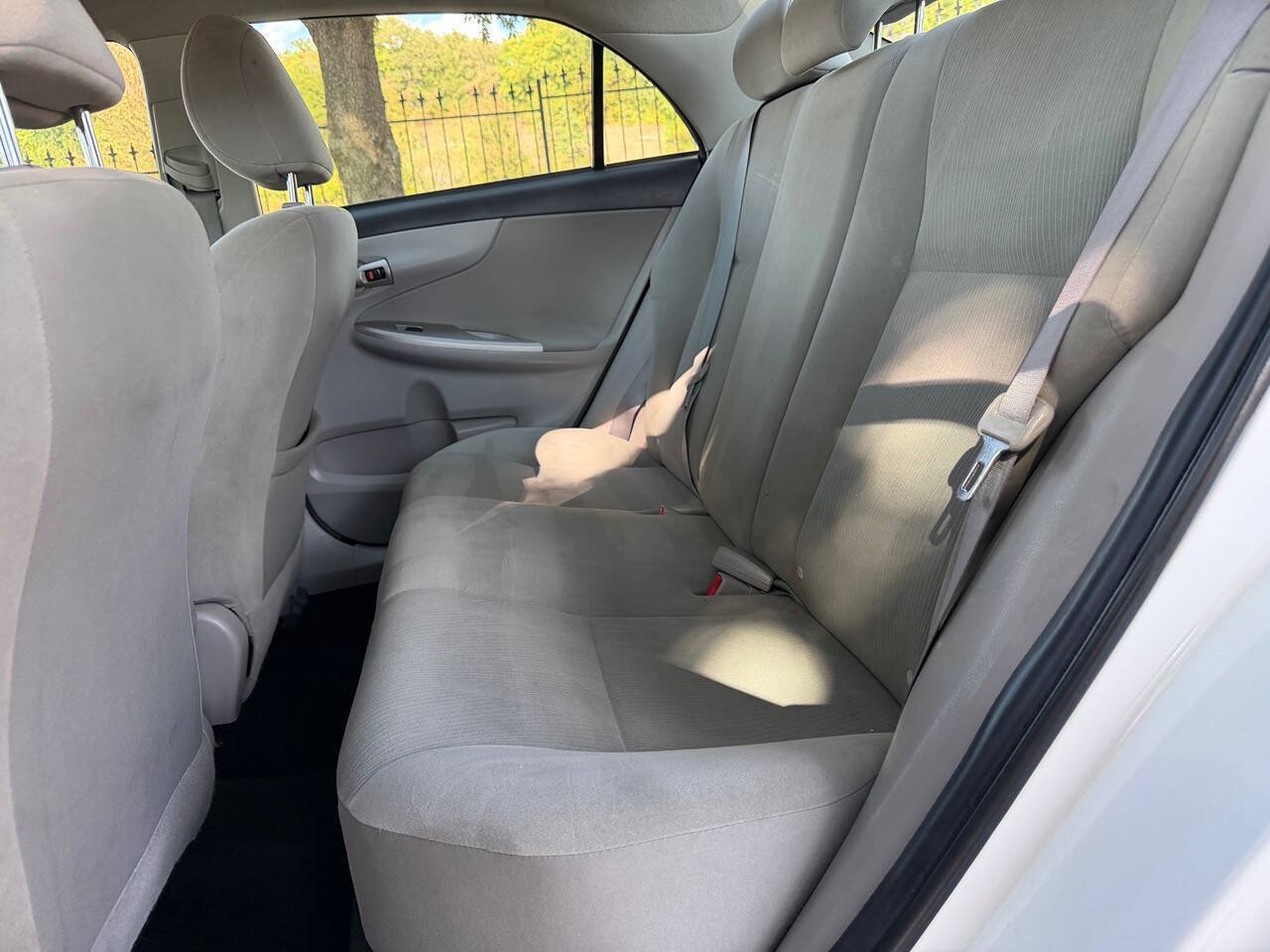 Used 2012 Toyota Corolla LE FWD image 13