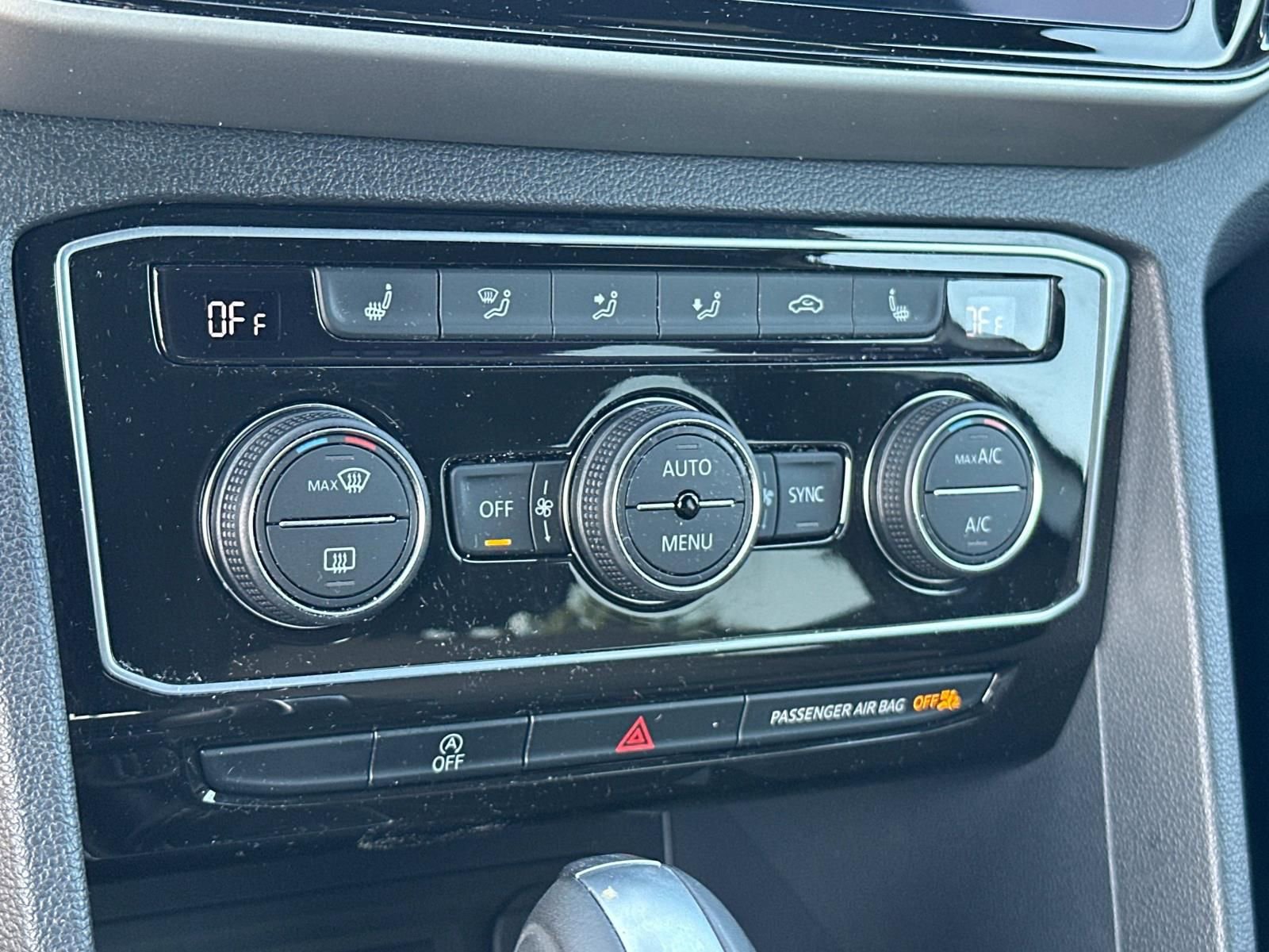 Used 2022 Volkswagen Atlas Cross Sport SE image 11