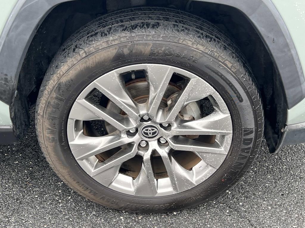 Used 2020 Toyota RAV4 XLE Premium image 12