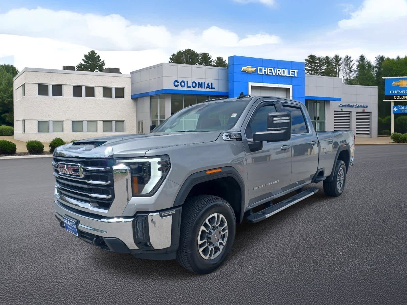 Used 2025 GMC Sierra 2500 SLE w/ SLE Value Package; AWD/4WD image 1