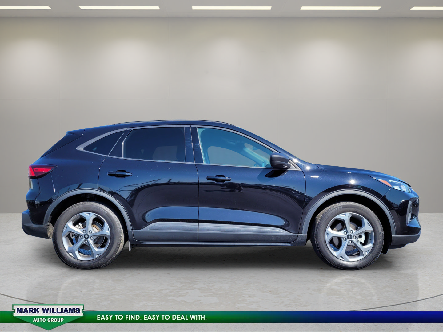 Used 2025 Ford Escape ST-Line FWD image 2