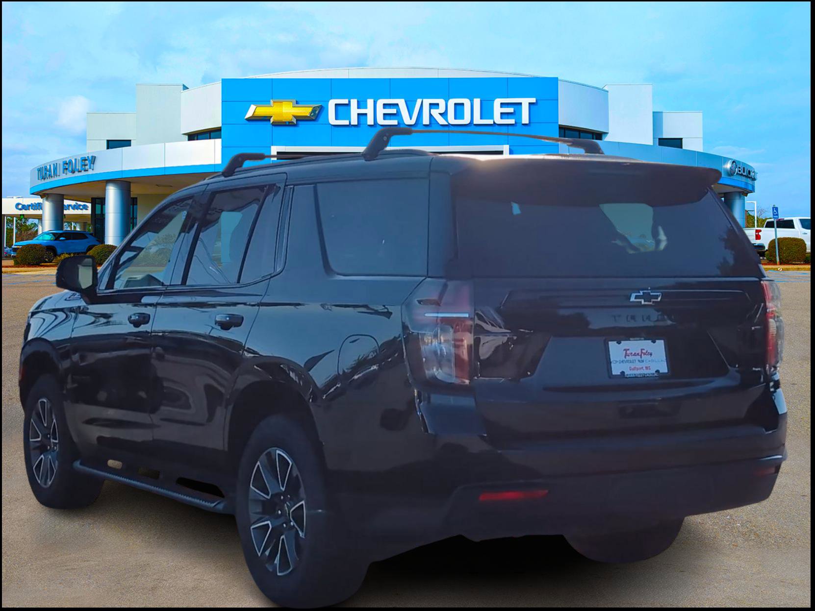 Used 2024 Chevrolet Tahoe Z71 w/ Luxury Package image 3