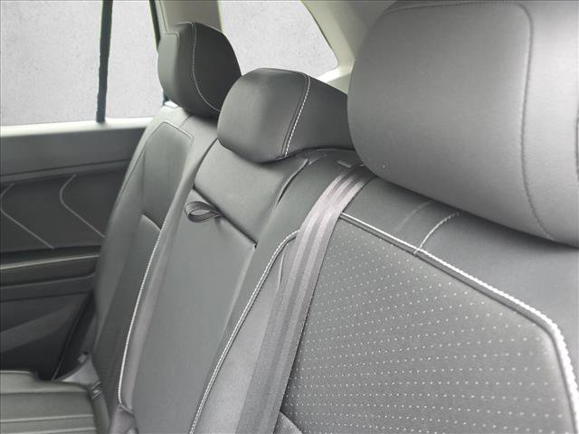 Used 2023 Volkswagen Tiguan SE w/ Panoramic Sunroof Package FWD image 21