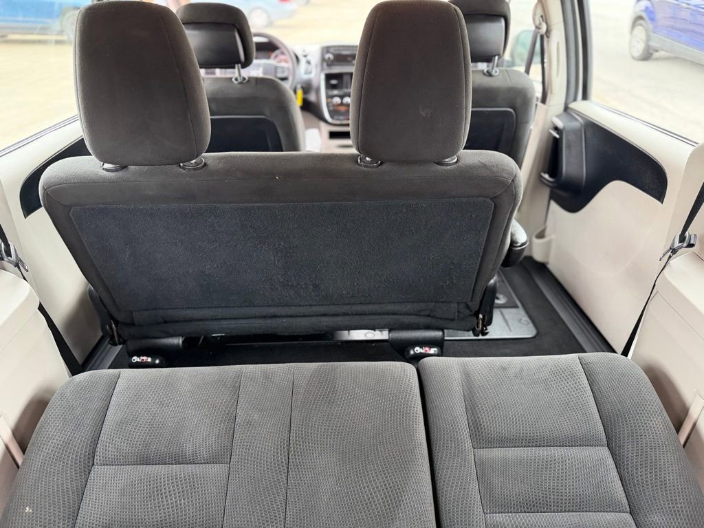 Used 2016 Dodge Grand Caravan American Value Package FWD image 12