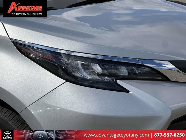 Used 2025 Toyota Sienna XLE FWD image 12
