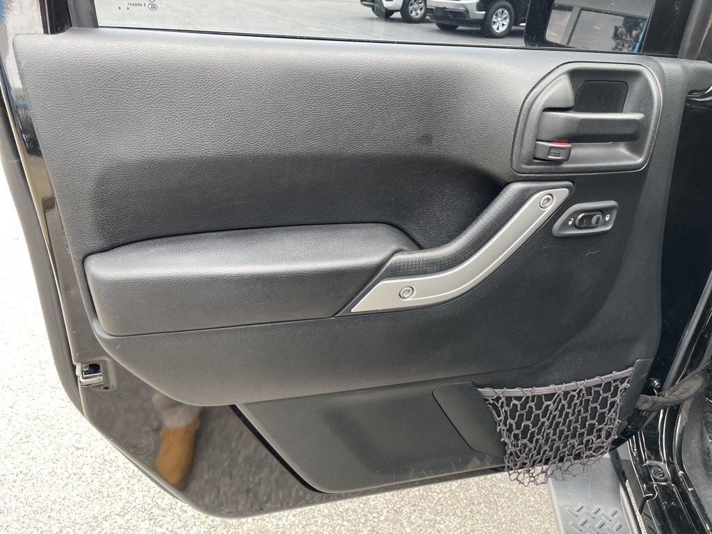 Used 2017 Jeep Wrangler Unlimited Sahara w/ Connectivity Group image 5