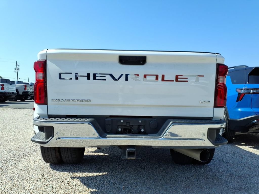 Used 2024 Chevrolet Silverado 3500 LTZ w/ LTZ Plus Package AWD/4WD image 4