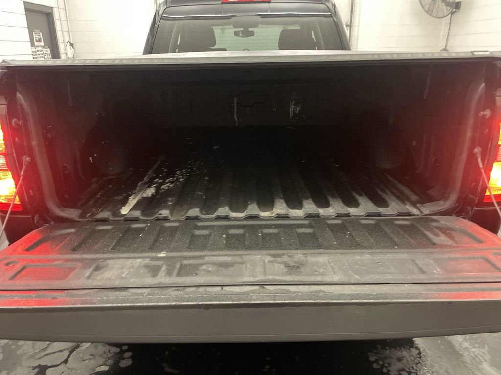 Used 2018 Chevrolet Silverado 1500 LT w/ Redline Edition AWD/4WD image 17