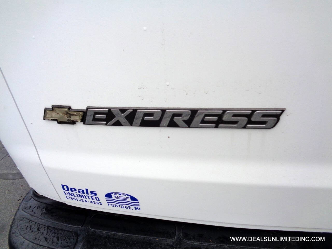 Used 2019 Chevrolet Express 2500 w/ Driver Convenience Package image 5