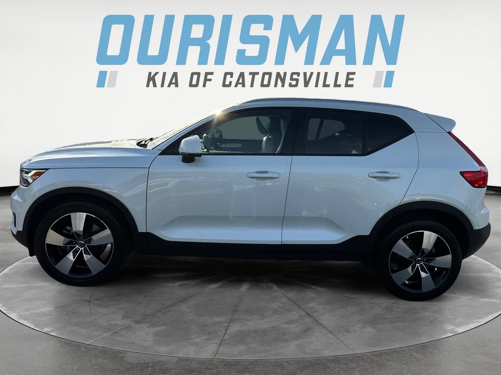 Used 2021 Volvo XC40 T5 Momentum w/ Premium Package AWD/4WD image 3