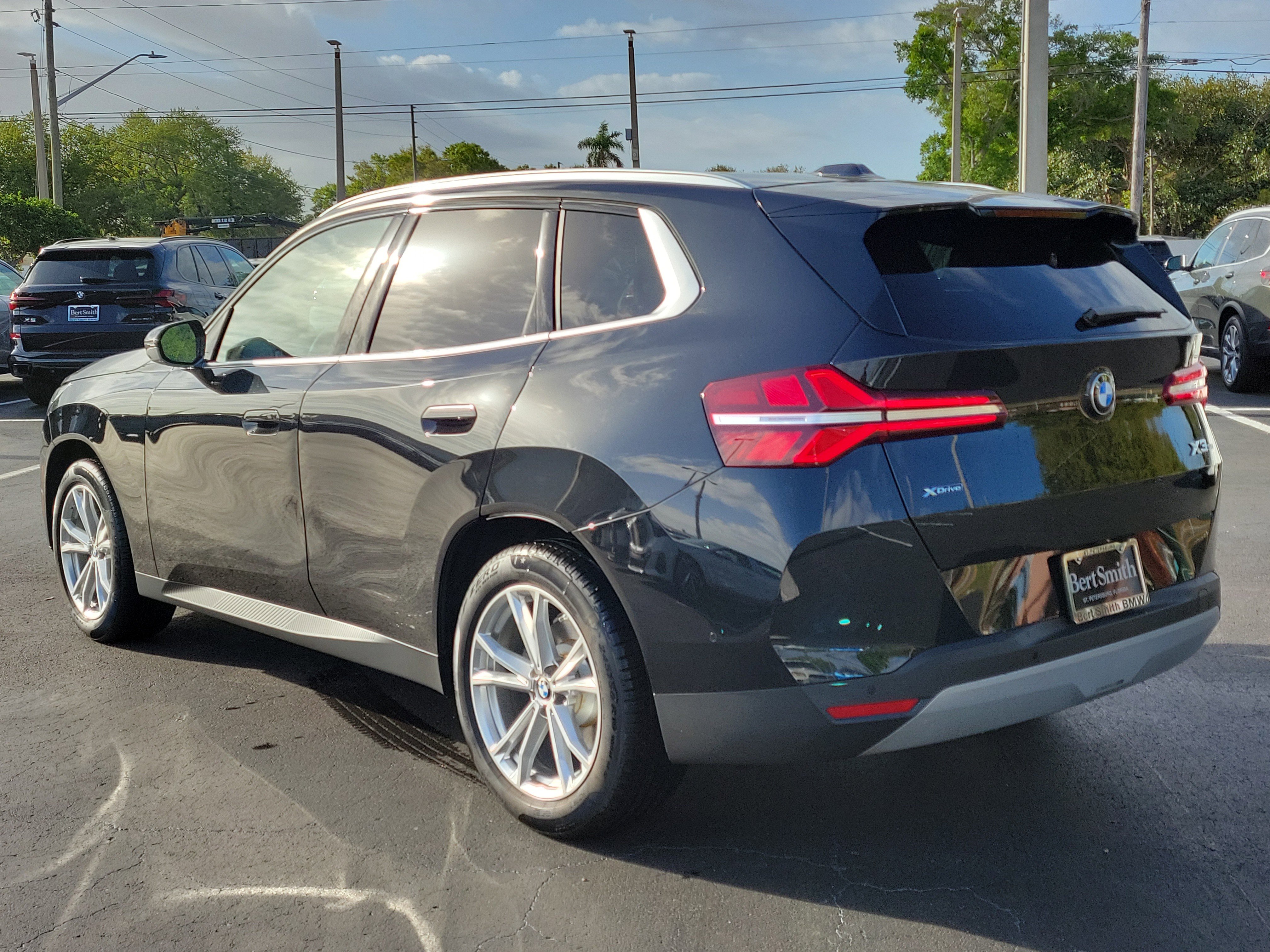 Used 2025 BMW X3 xDrive30i w/ Premium Package AWD/4WD image 4