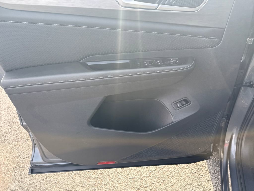 Used 2025 Volkswagen Atlas Cross Sport SE image 11