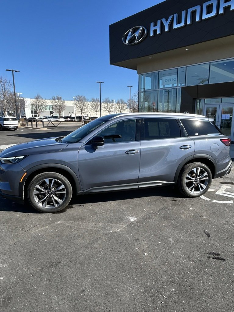 Used 2023 INFINITI QX60 Luxe image 3