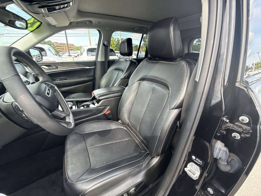 Used 2023 Jeep Grand Cherokee Limited AWD/4WD image 11