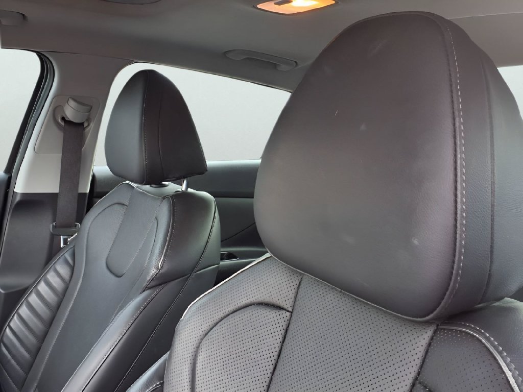 Used 2025 Hyundai Elantra Limited FWD image 17