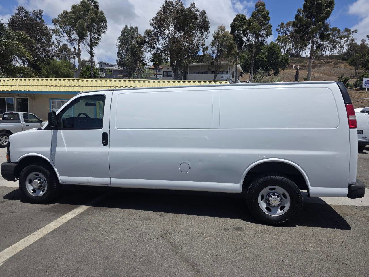 Used 2012 Chevrolet Express 2500 Extended RWD image 4