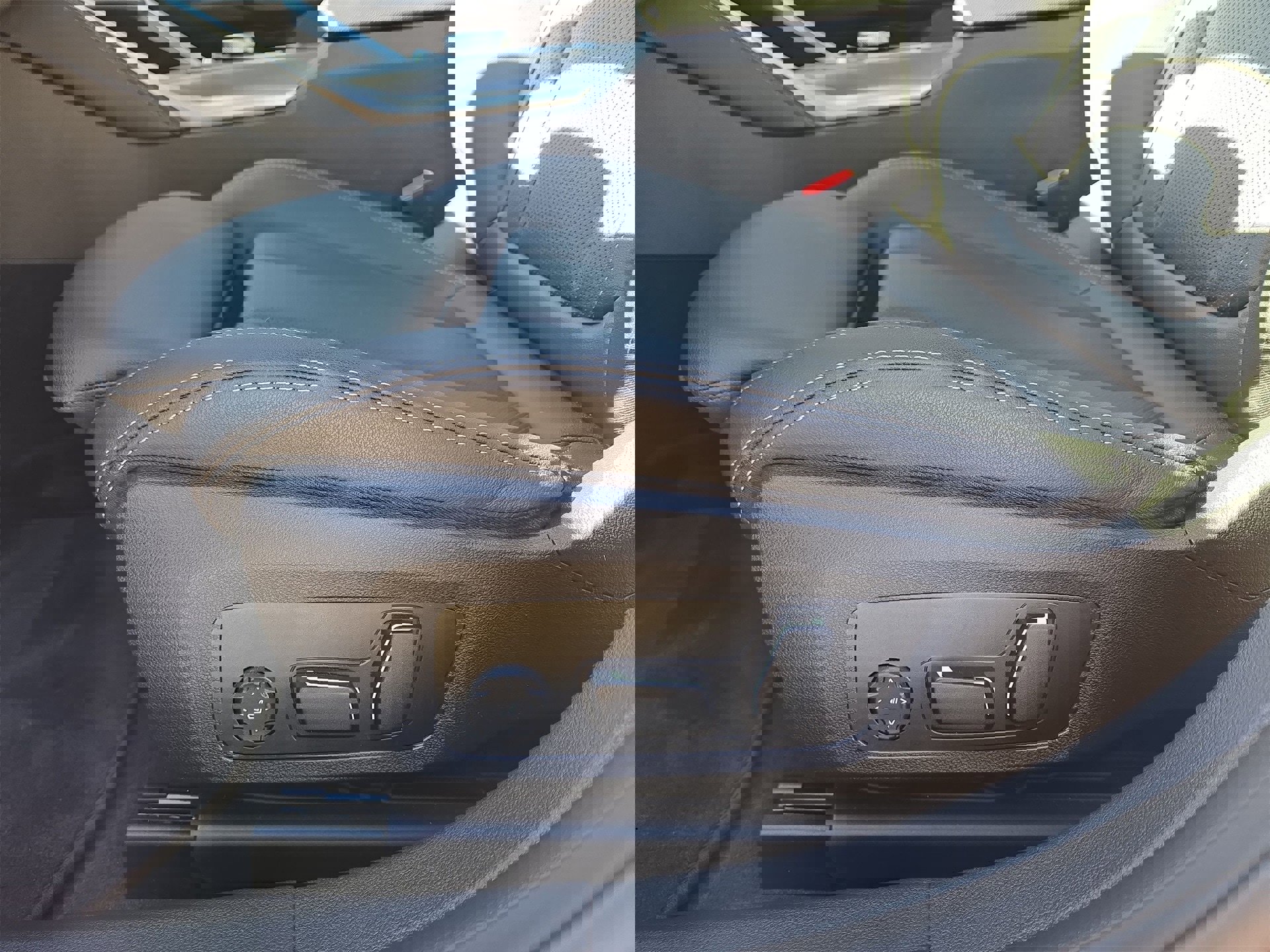 Used 2025 BMW 430i xDrive w/ M Sport Package image 17