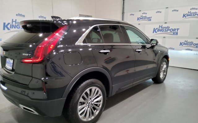 Used 2024 Cadillac XT4 Premium Luxury image 3