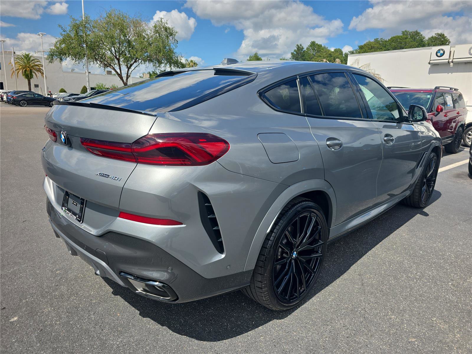 Used 2024 BMW X6 xDrive40i w/ Premium Package AWD/4WD image 3