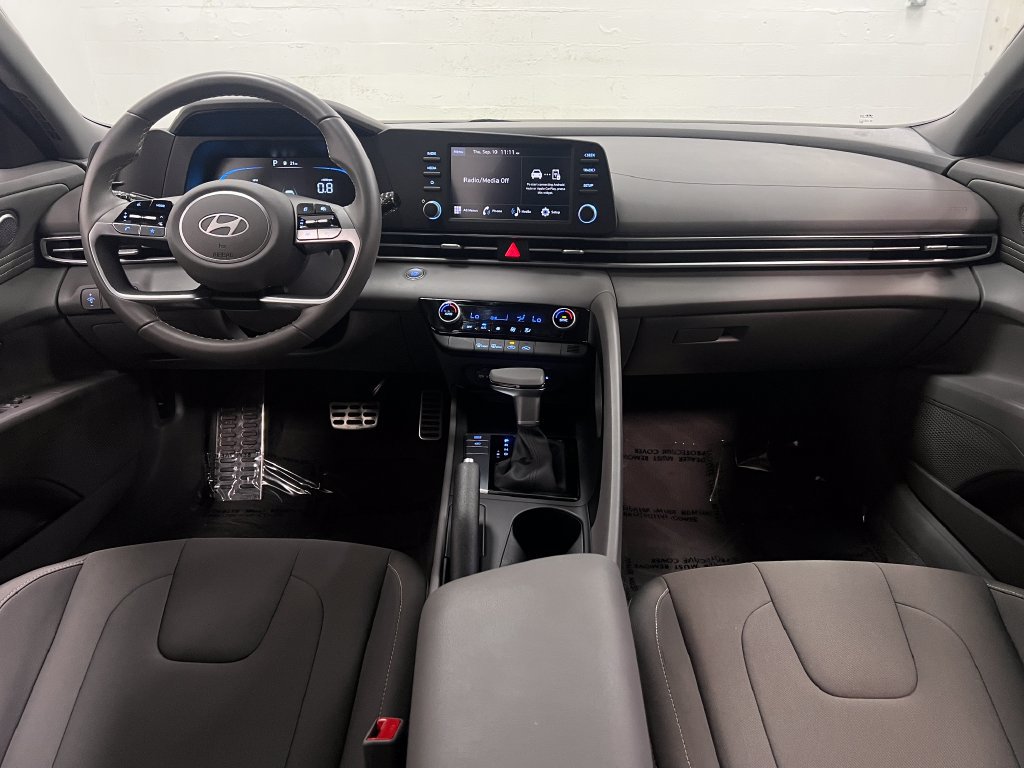 Used 2025 Hyundai Elantra Sport FWD image 13