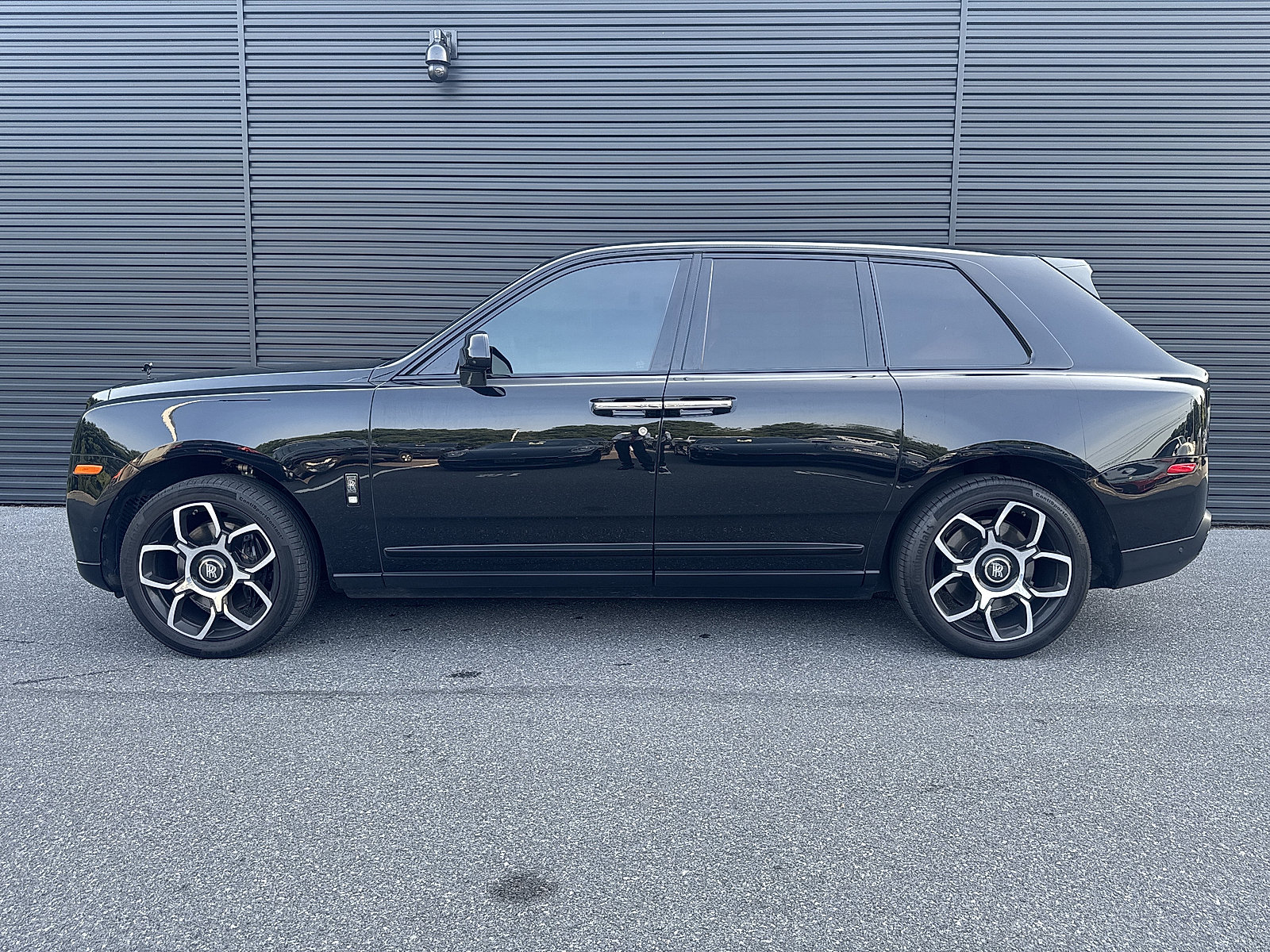 Used 2023 Rolls-Royce Cullinan Black Badge w/ Driver's Package AWD/4WD image 2