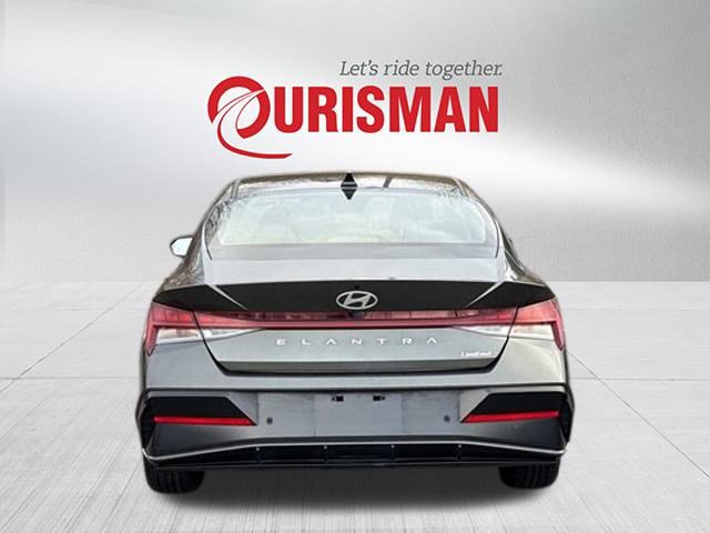 Used 2024 Hyundai Elantra Limited image 3