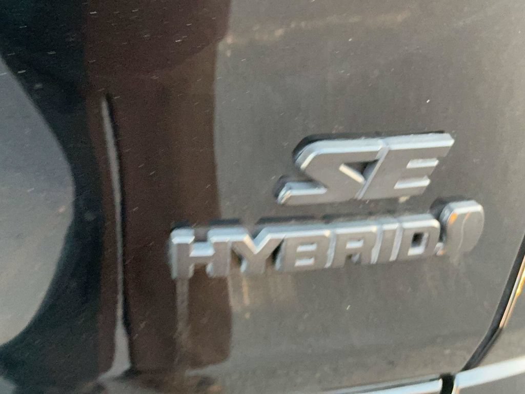 Used 2022 Toyota RAV4 SE w/ Convenience Package AWD/4WD image 9