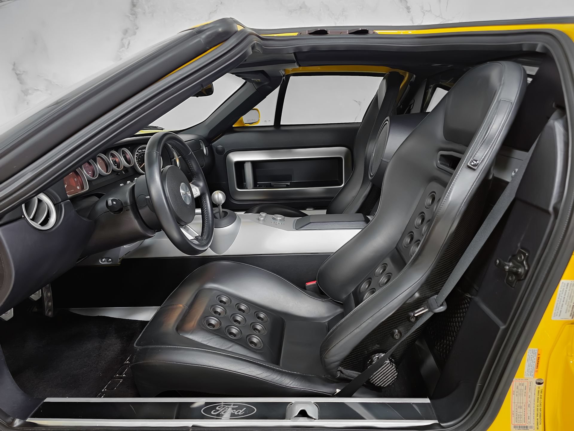 Used 2005 Ford GT RWD image 25