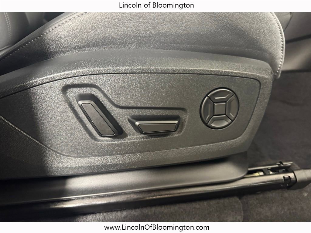 Used 2025 Audi SQ6 e-tron Prestige w/ 21" Black Optic Wheel Package image 15