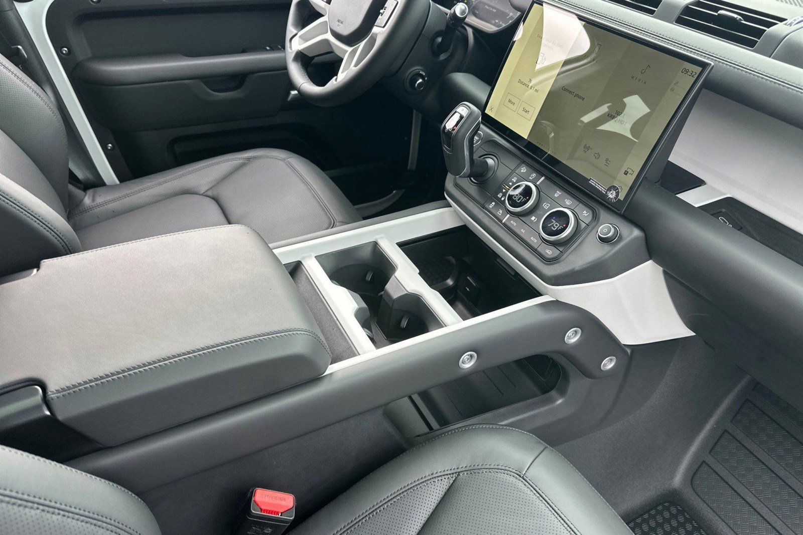 New 2026 Land Rover Defender 130 X-Dynamic SE image 27