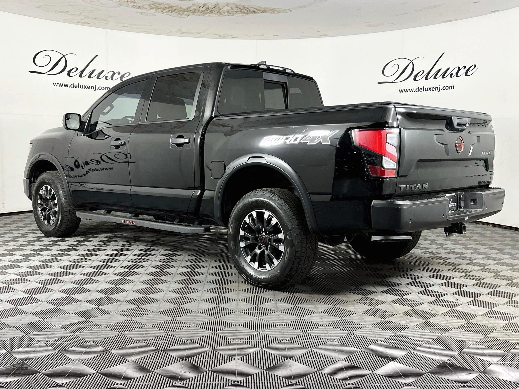 Used 2023 Nissan Titan PRO-4X w/ Pro-4x Convenience Package AWD/4WD image 4