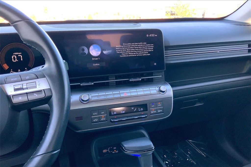 Used 2025 Hyundai Kona SEL image 11