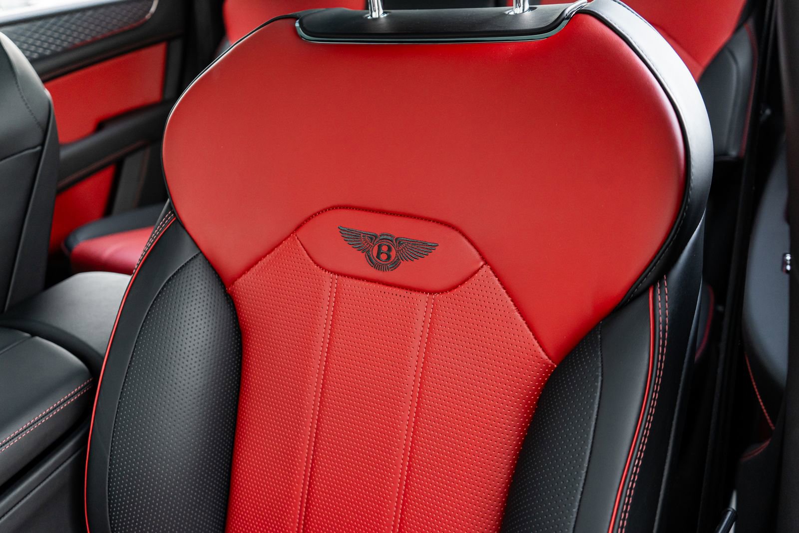 Used 2022 Bentley Bentayga image 30