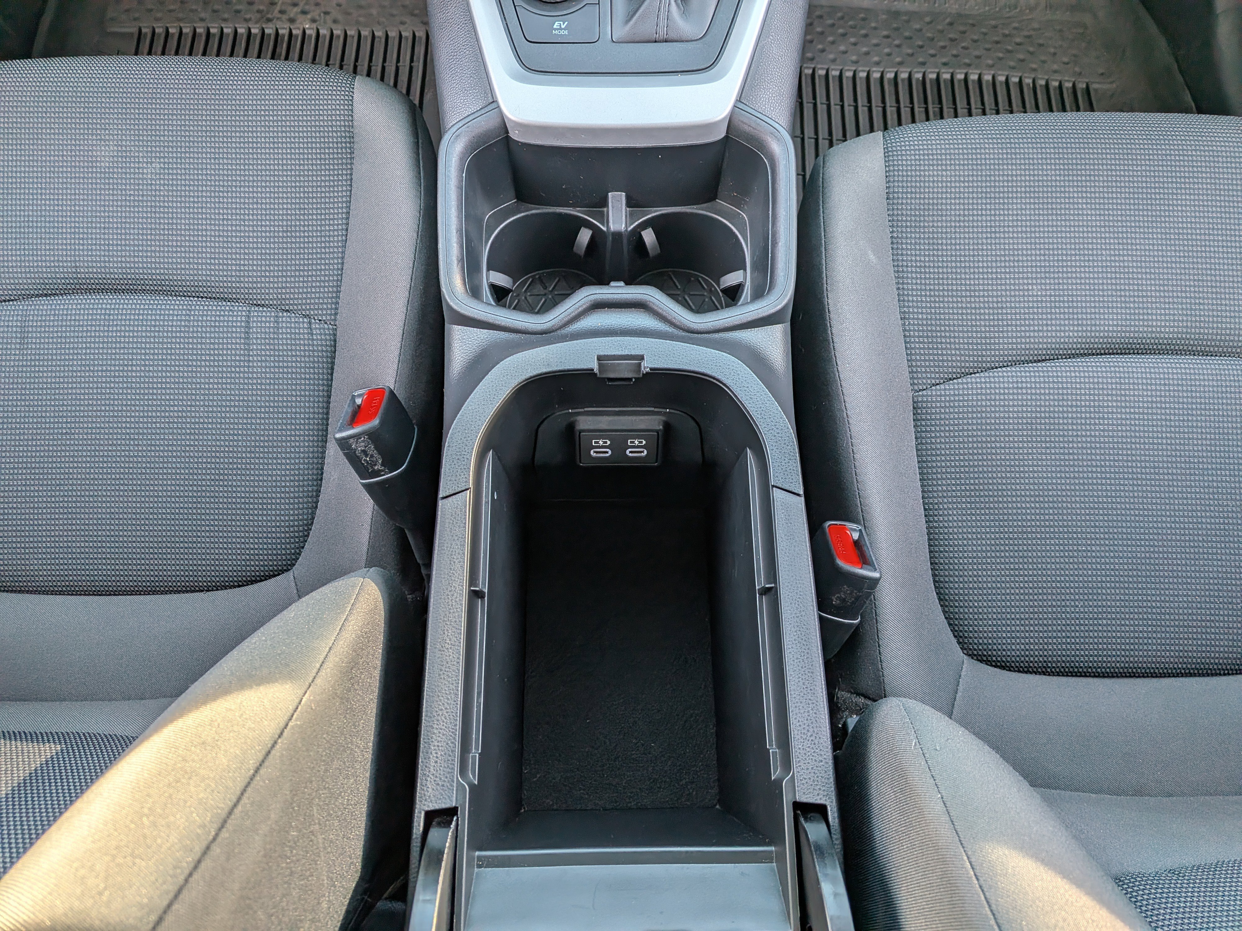 Certified 2025 Toyota RAV4 LE image 29