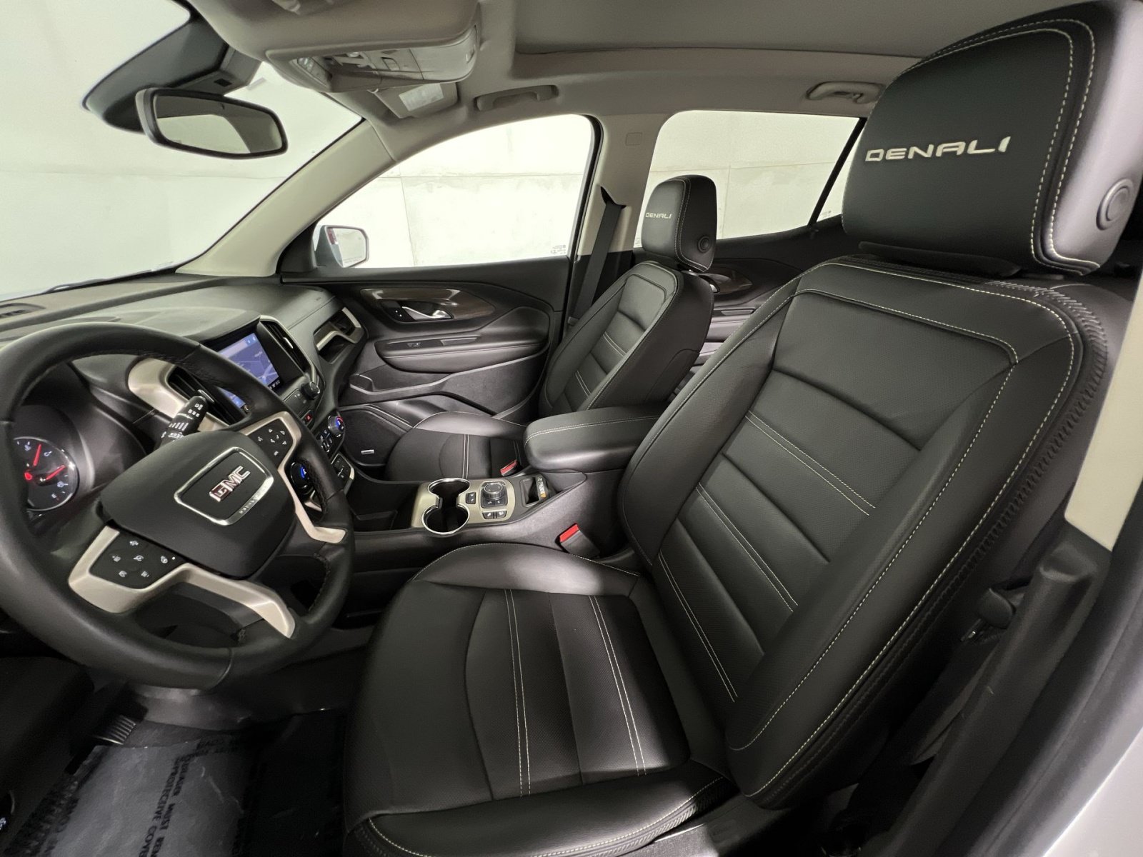 Used 2023 GMC Terrain Denali w/ Denali Premium Package AWD/4WD image 13