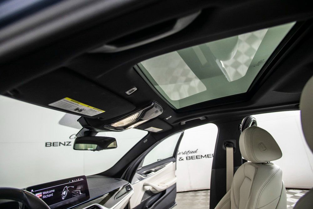 Used 2023 BMW 530e w/ Premium Package image 21