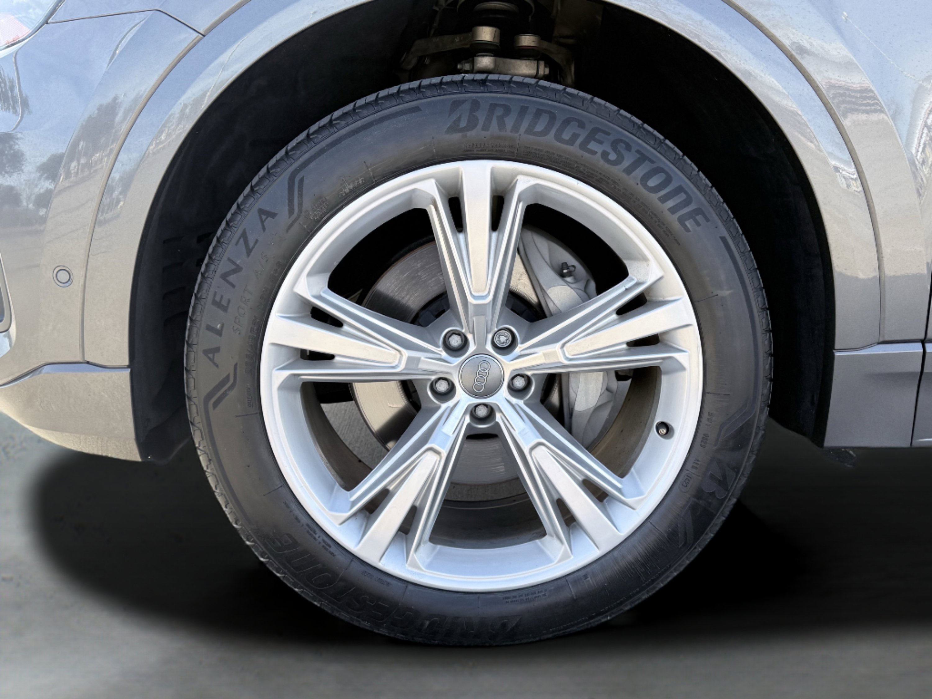 Used 2019 Audi Q8 Premium Plus w/ Premium Plus image 14