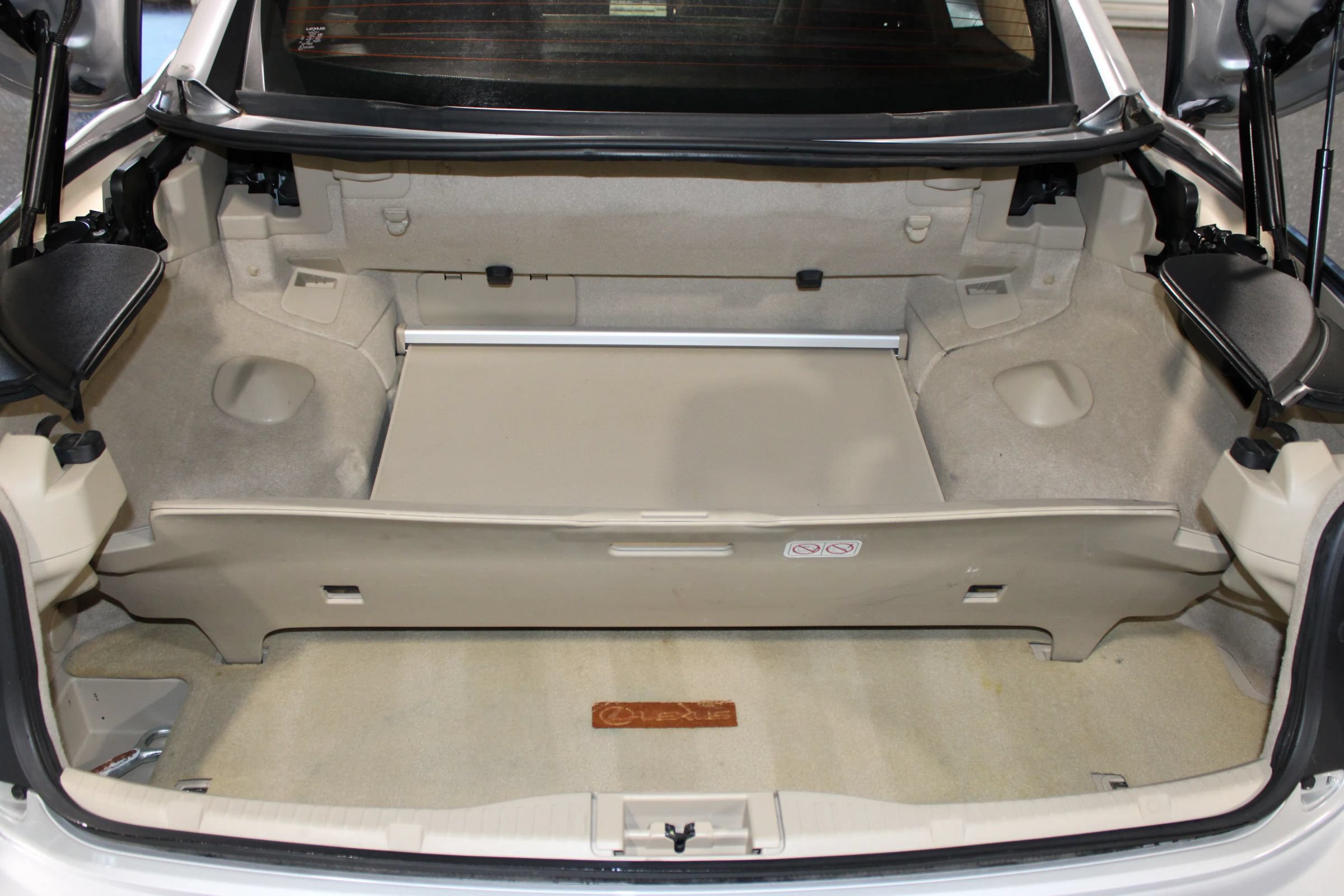 Used 2010 Lexus IS 350C w/ Luxury Pkg RWD image 32