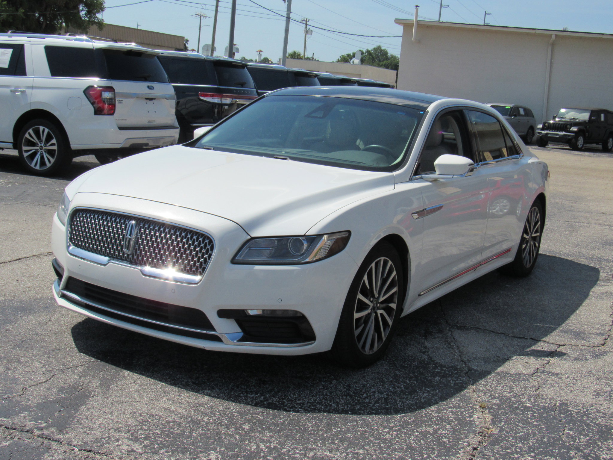 Used 2020 Lincoln Continental w/ Premium Package image 6