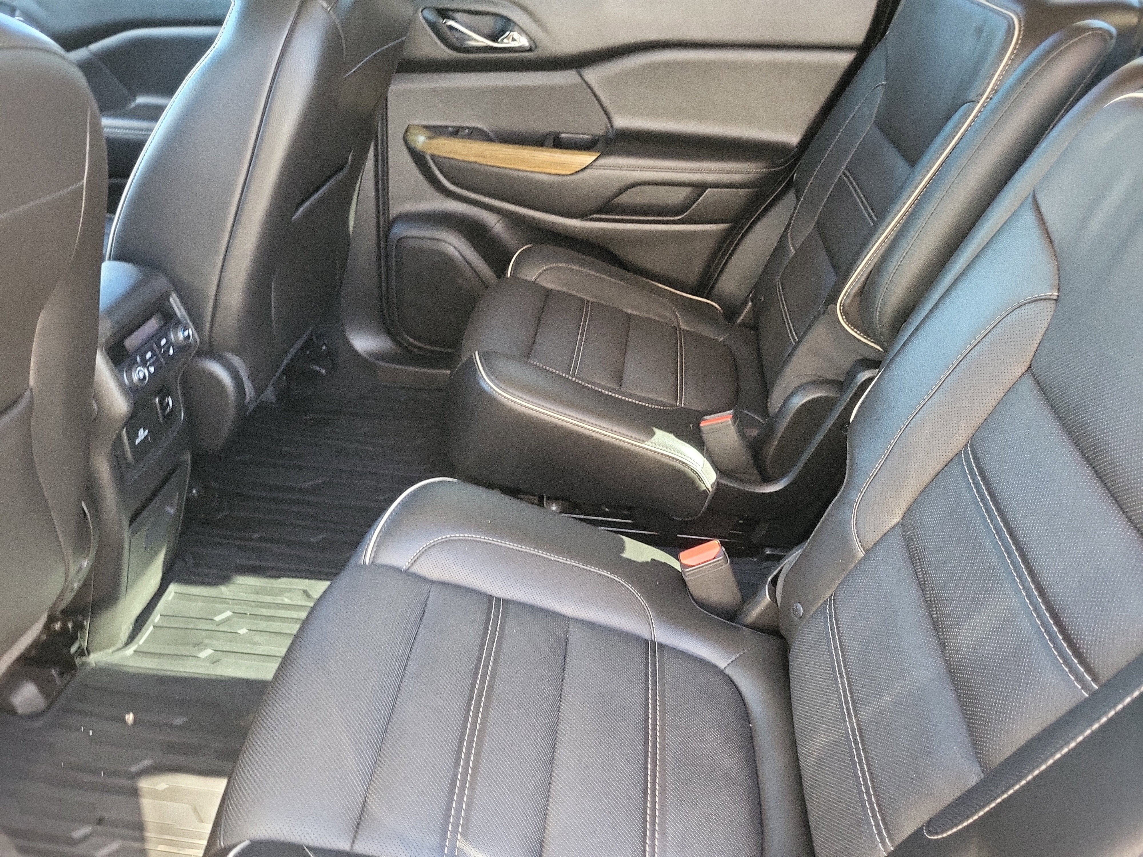 Certified 2017 GMC Acadia Denali w/ Technology Package image 21