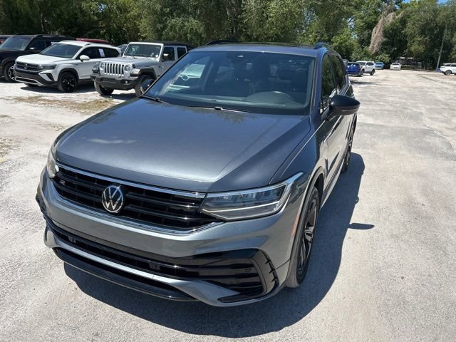 Used 2024 Volkswagen Tiguan SE R-Line FWD image 2