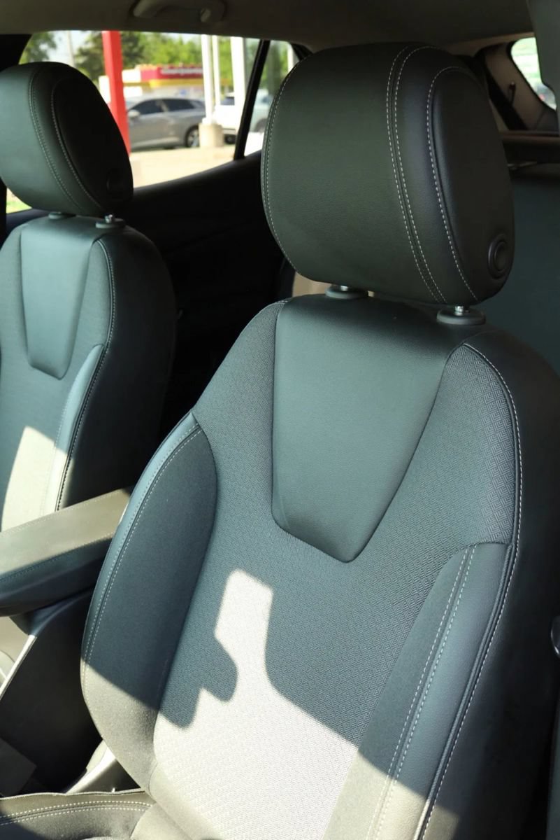 Used 2025 Buick Encore GX Preferred FWD image 18