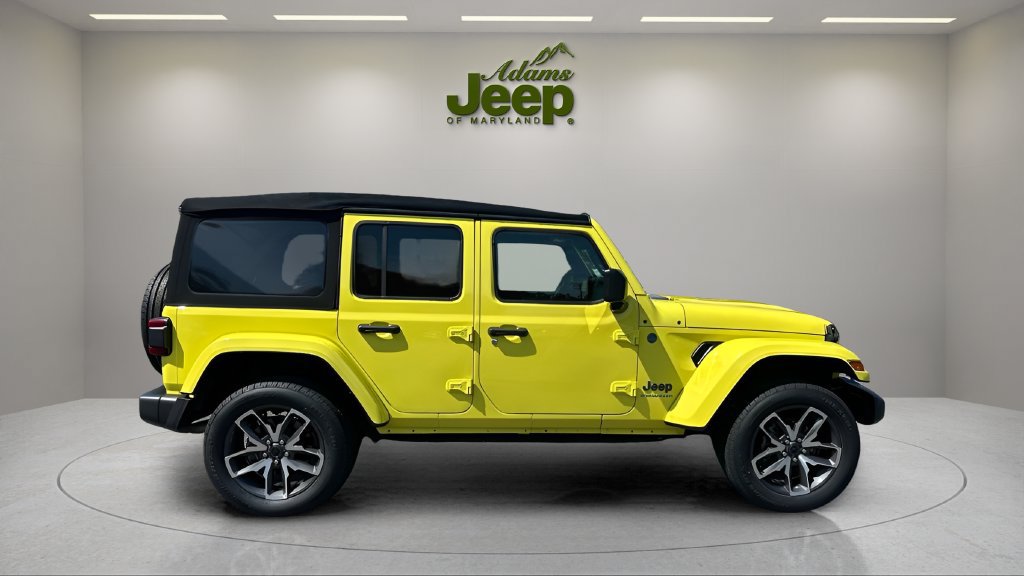 Used 2024 Jeep Wrangler Unlimited w/ Convenience Group AWD/4WD image 4