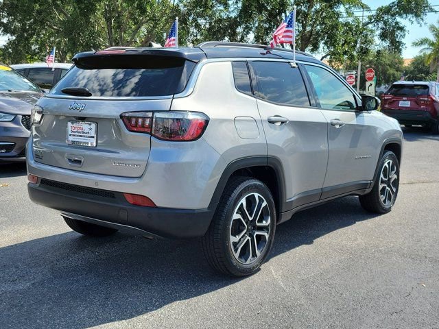 Used 2024 Jeep Compass Limited AWD/4WD image 4
