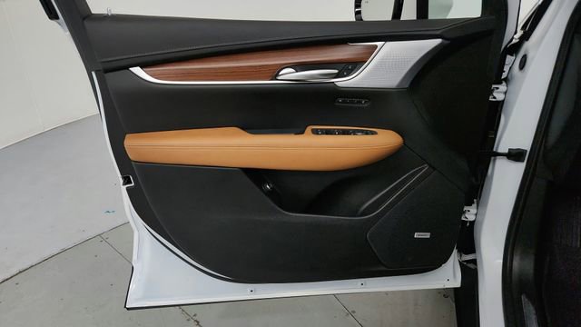Certified 2025 Cadillac XT5 Premium Luxury w/ LPO, Floor Liner Package image 11